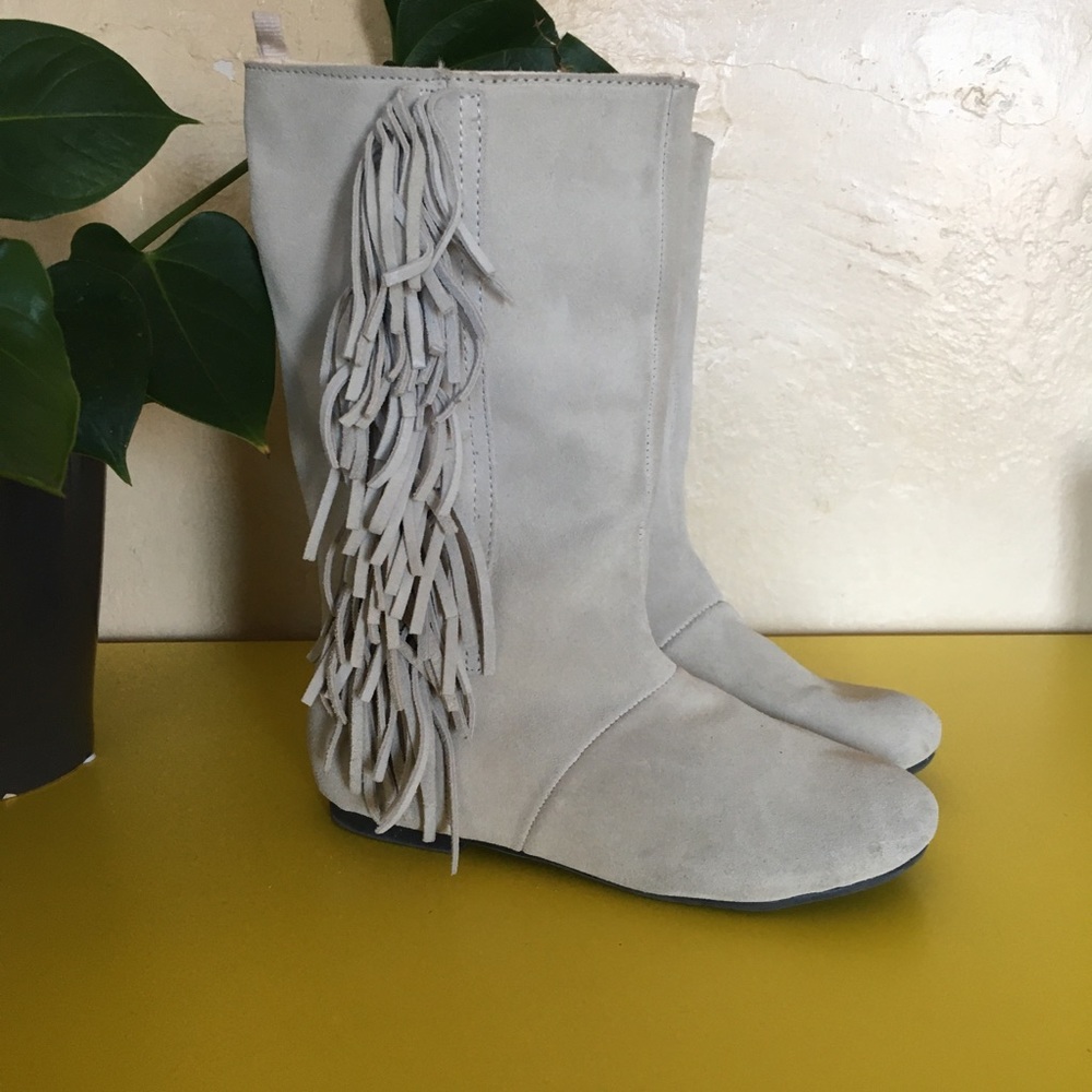 Suede off-white fringed boots